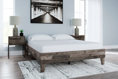 Cama Queen con plataforma Neilsville