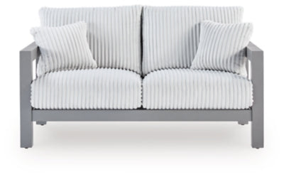 Loveseat de exterior con vista a la luz de la luna y cojín